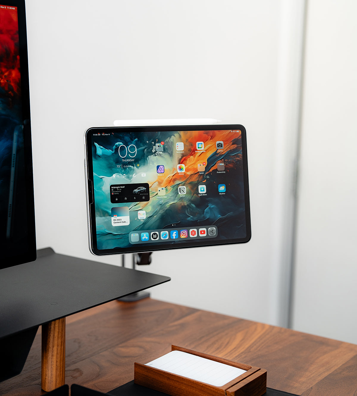 X36 Pro MAX Magnetic Charging Stand for iPad