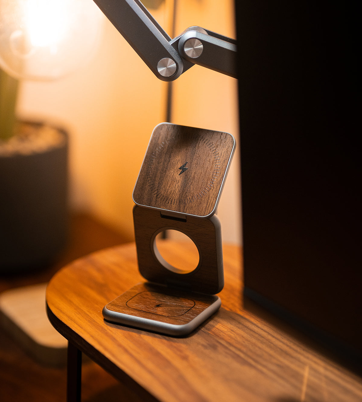 X40 Pro 3-in-1 MagSafe Foldable Charging Stand · Wood Grain