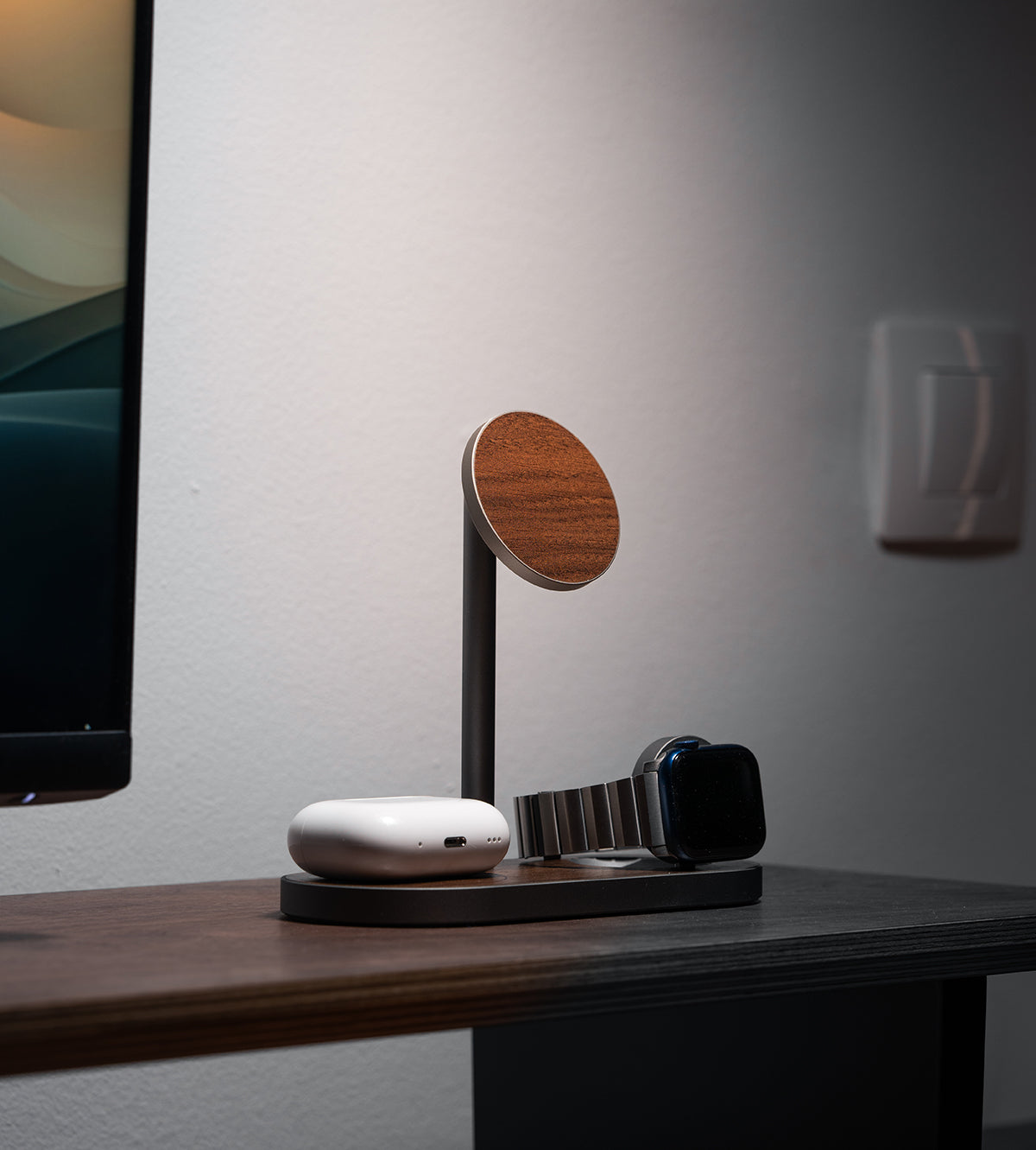 X23 Pro 3-in-1 MagSafe Charging Stand · Wood Grain